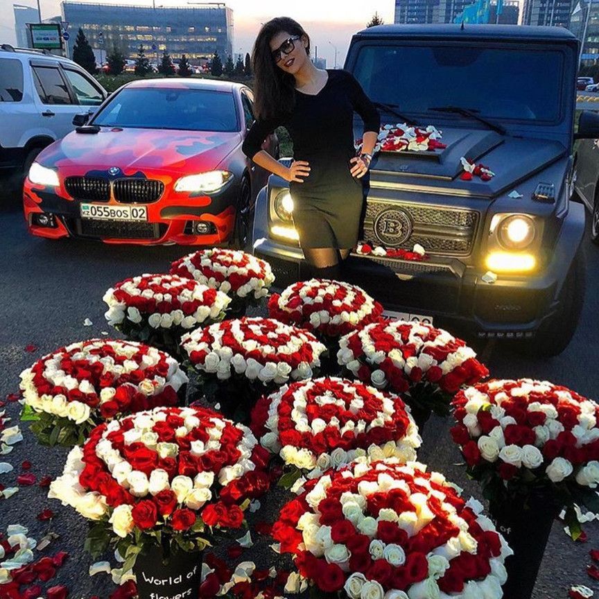 1001 роза в 10 корзинах