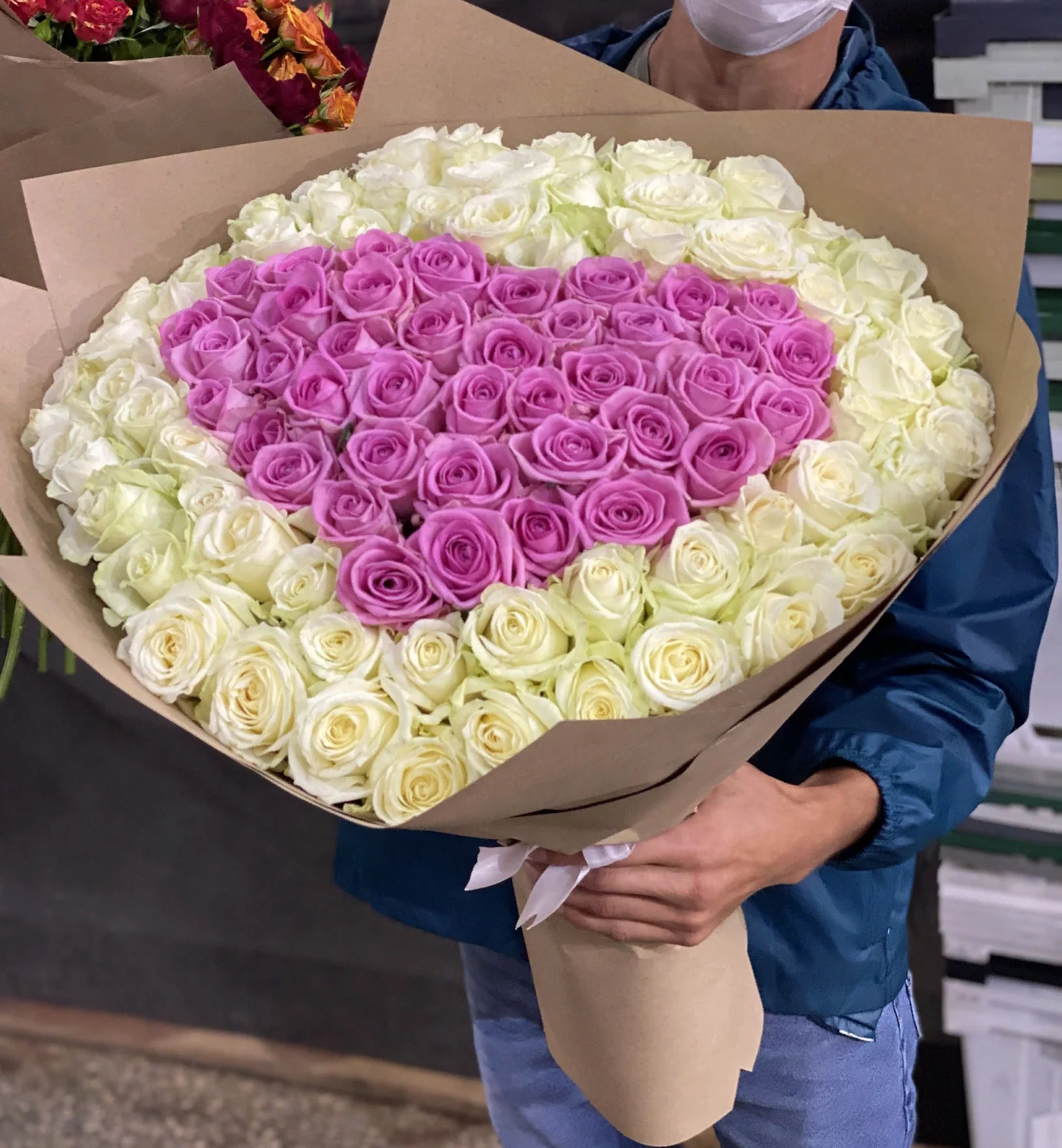 101 Роза Сердце "Нежное Пламя"