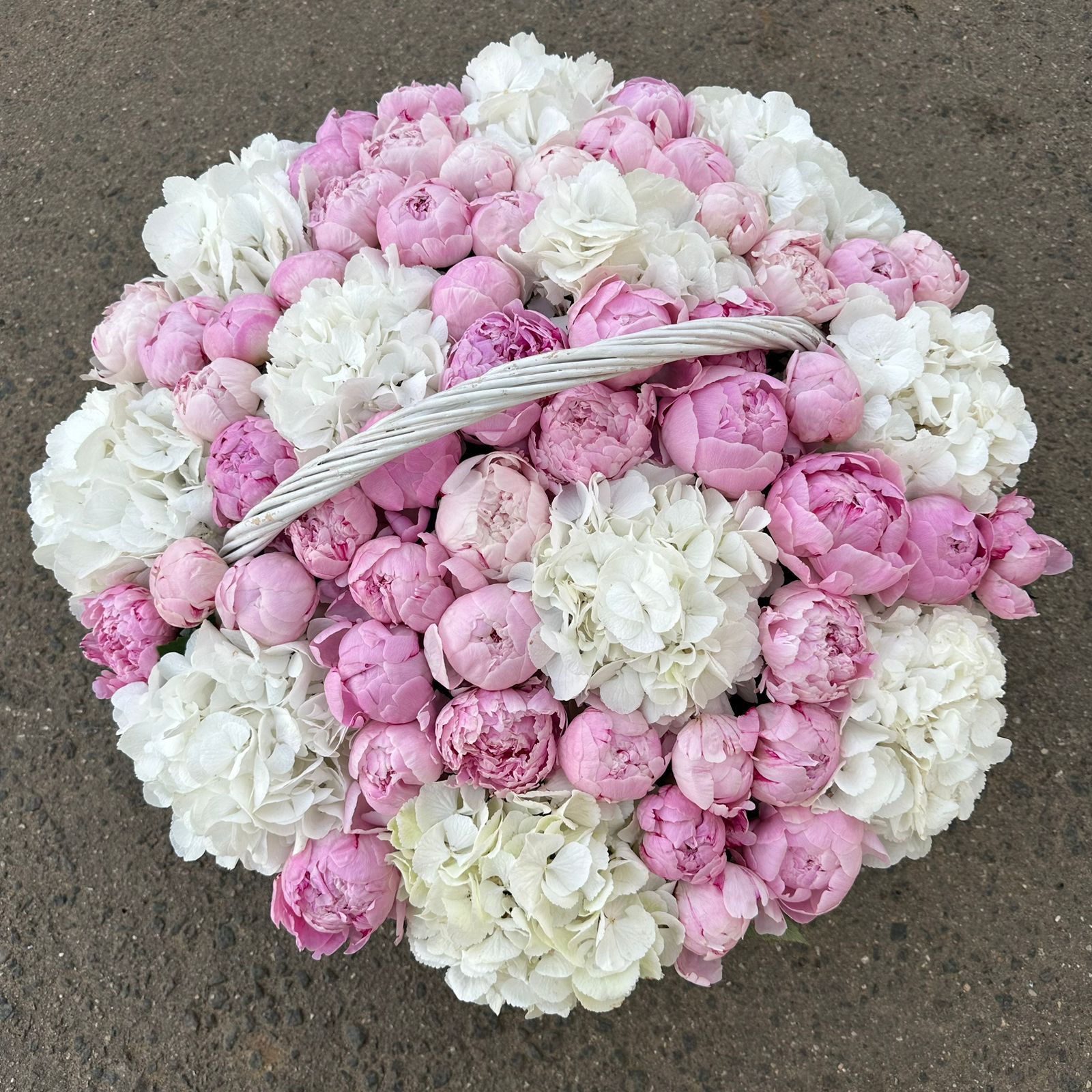 Бело-Розовая воздушная корзина