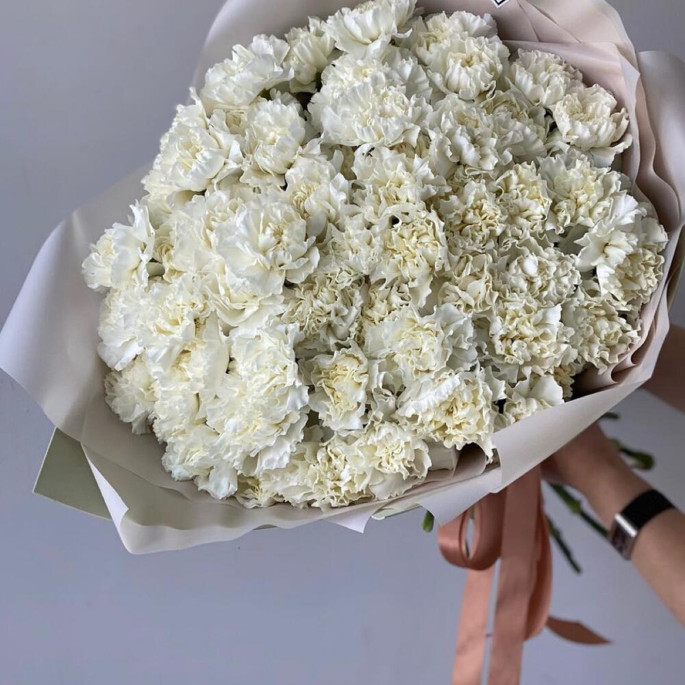 Белые гвоздики 59 шт