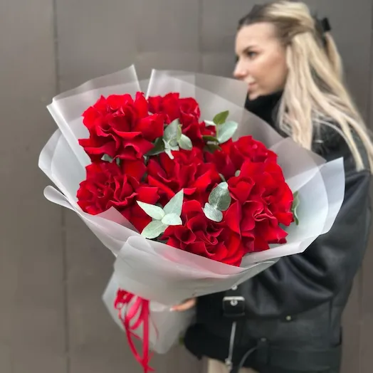 Королевские Розы с эвкалиптом 7 шт
