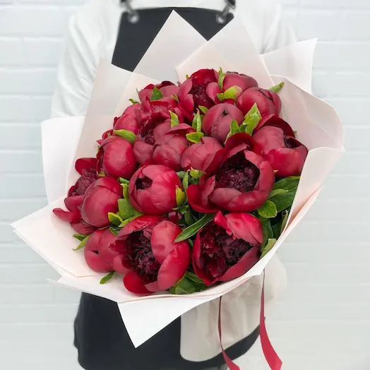 Красные пионы 19 шт