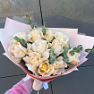 Французские розы 11 шт с эвкалиптом