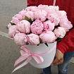 Розовые пионы 25 шт в шляпной коробке
