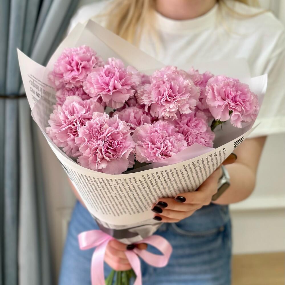 Розовые гвоздики 11 шт