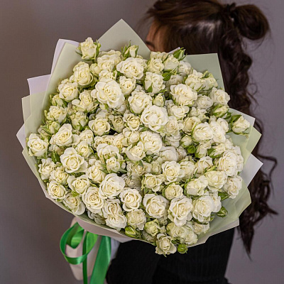 Белые Кустовые розы 19 шт