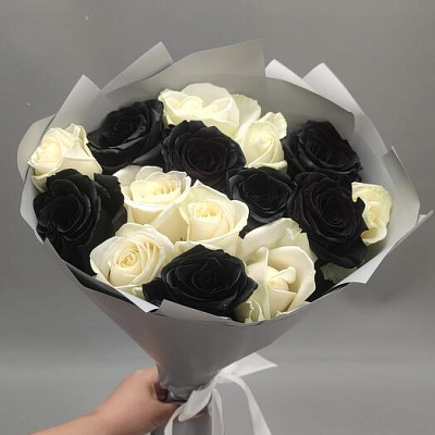 Черные и Белые Розы 15 шт