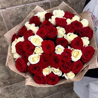 Красные и Белые Розы 51 шт