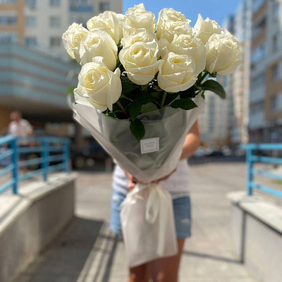Букет из гигантских белых роз 110 см - 15 шт