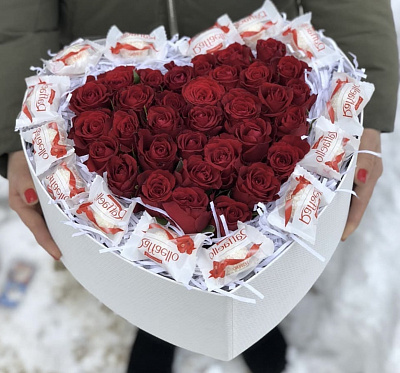 Красные Розы и Рафаэлло сердце
