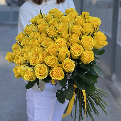51 Желтая роза 70 см