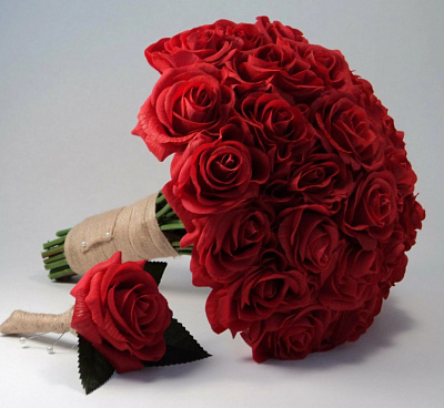 Букет из Красных Роз (Бутоньерка в подарок)